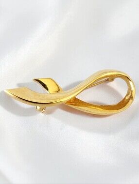 Vintage Monet Gold Tone Classic Ribbon Brooch Pin